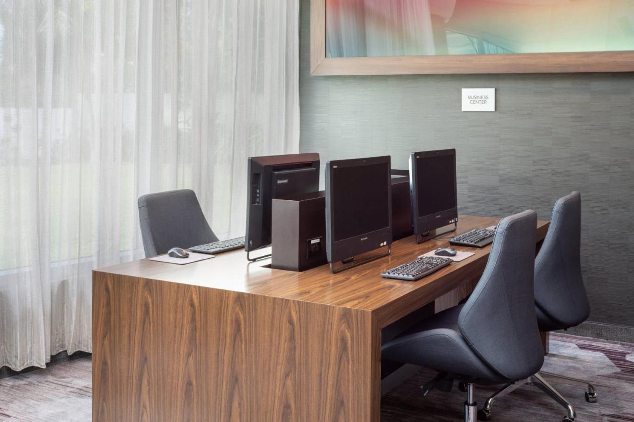 Готель Courtyard By Marriott Miami Airport Екстер'єр фото