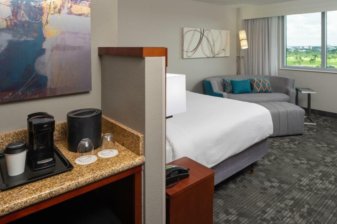 Готель Courtyard By Marriott Miami Airport Екстер'єр фото