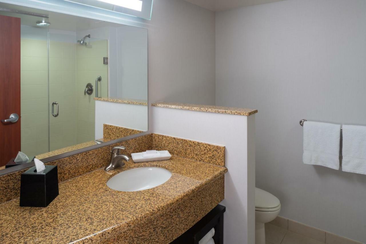 Готель Courtyard By Marriott Miami Airport Екстер'єр фото