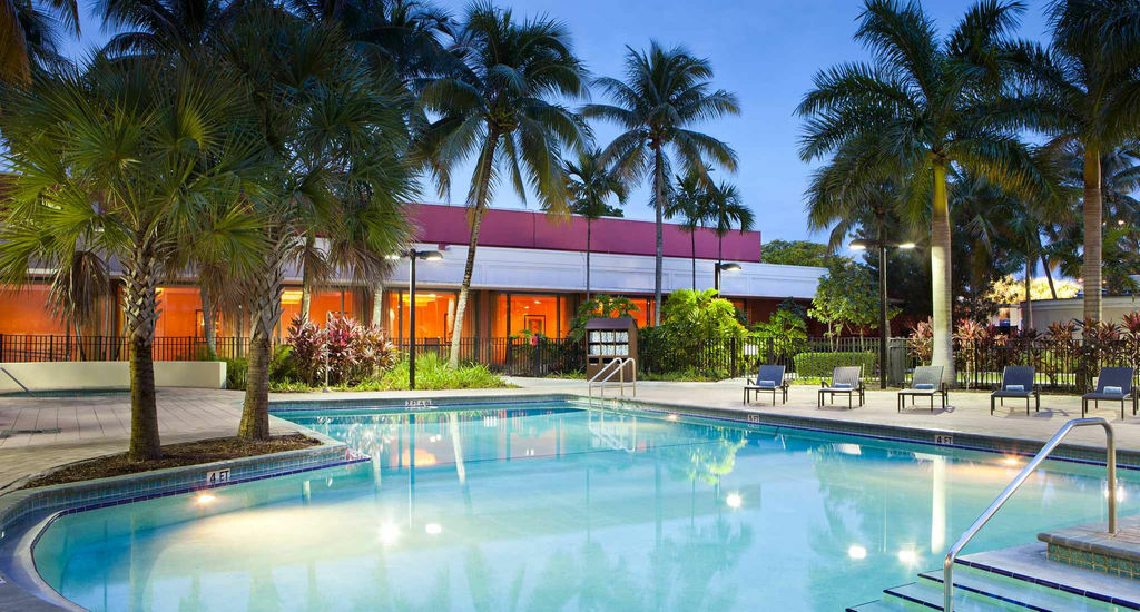 Готель Courtyard By Marriott Miami Airport Екстер'єр фото